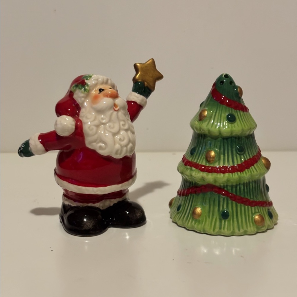 Fitz & Floyd Santa & Tree Salt & Pepper Shaker Set Merry Christmas